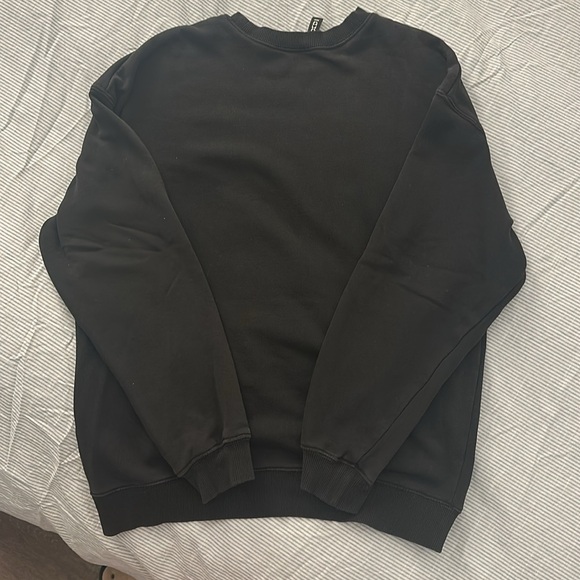 UCLA H&M Sweatshirt - Picture 2 of 3